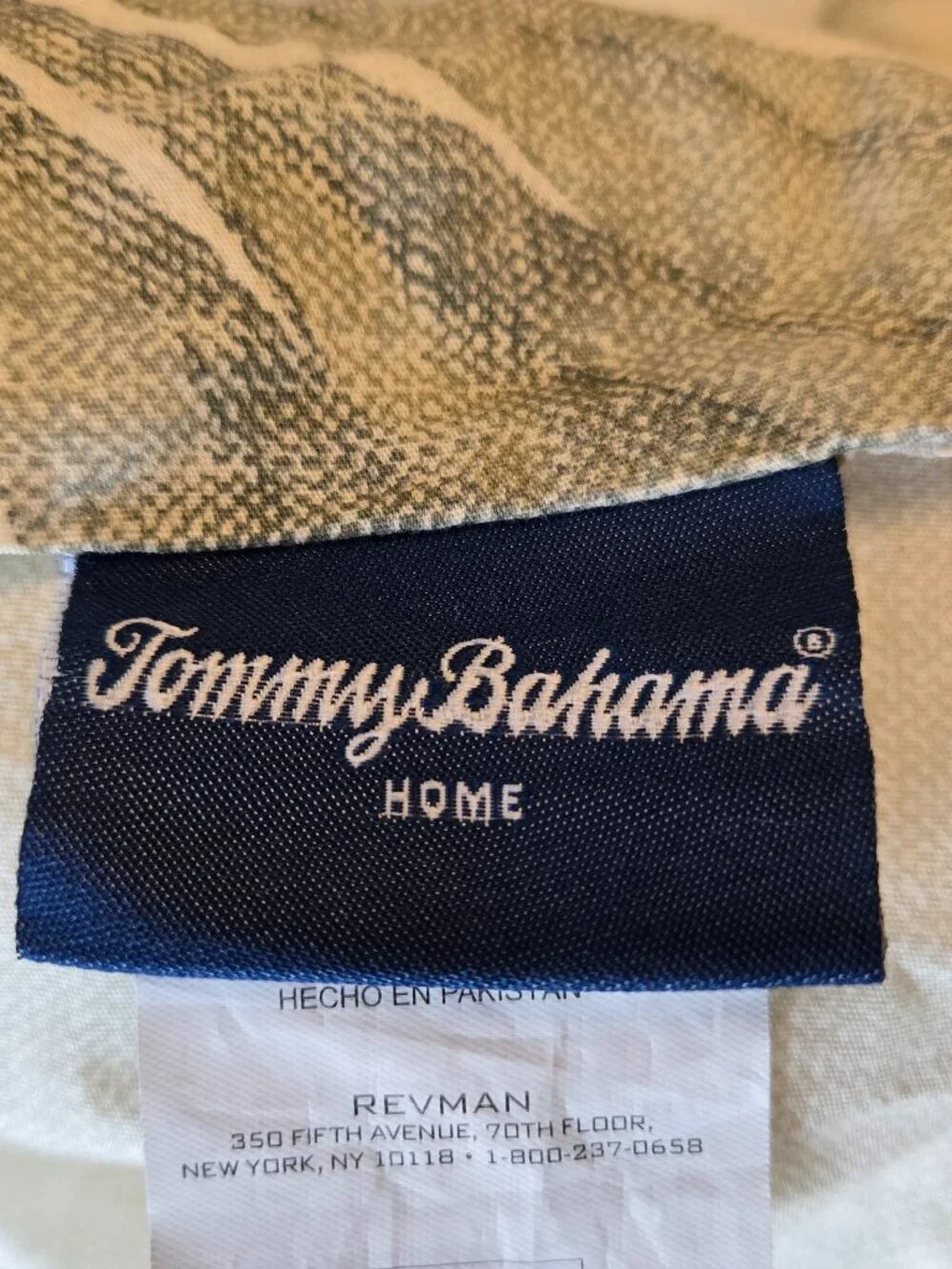 Tommy Bahama King Comforter with 2 King Shams